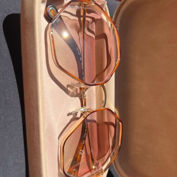CHLOÉ
Poppy Petite Octagonal
Sunglasses - Picture 6 of 10
